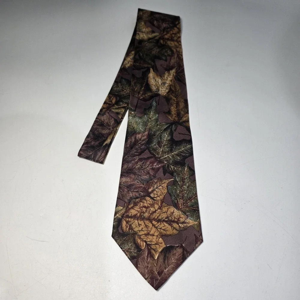 Hugo Boss Luxury Tie Leaves Camo Hunter Pattern Printed 100% Silk Necktie‎ Italy